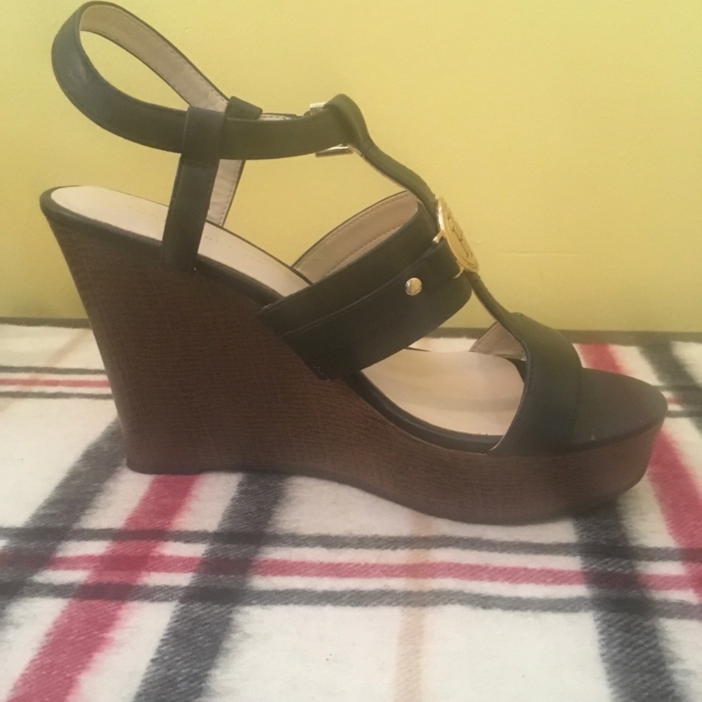 Tommy Hilfiger Black Wedges Size 7 1/2 - Picture 3 of 8